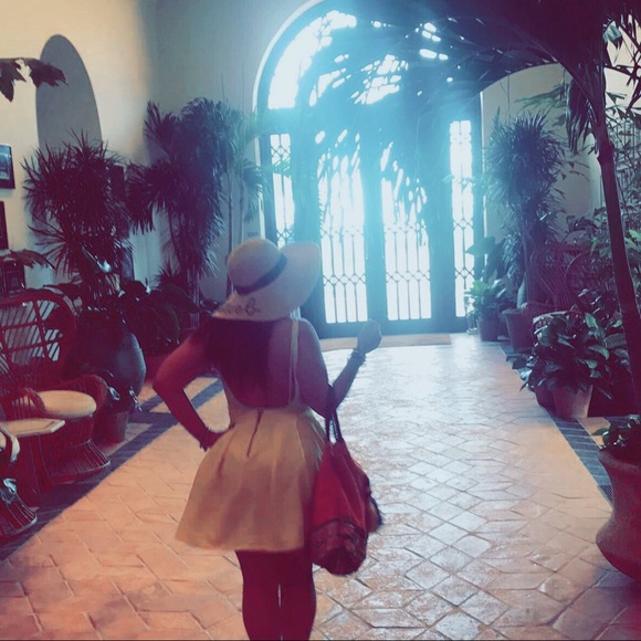 Meet your Posher, Rosario - Picture 1 of 1